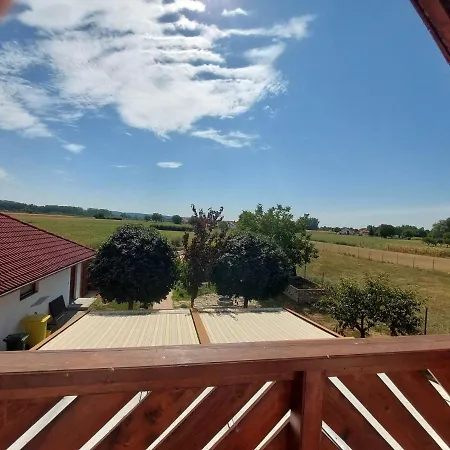 Schone Ferienwohnung In Ruhiger Lage 7 Km Zum Balaton Vors