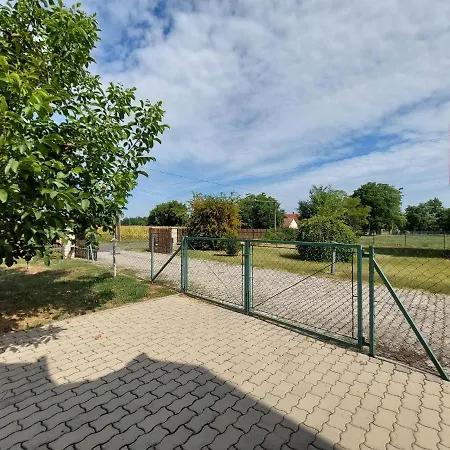 Schone Ferienwohnung In Ruhiger Lage 7 Km Zum Balaton 公寓