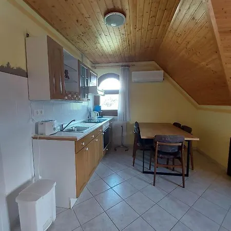Schone Ferienwohnung In Ruhiger Lage 7 Km Zum Balaton * Vors