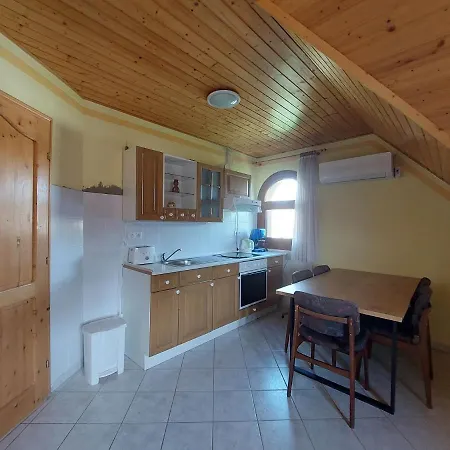 Schone Ferienwohnung In Ruhiger Lage 7 Km Zum Balaton *