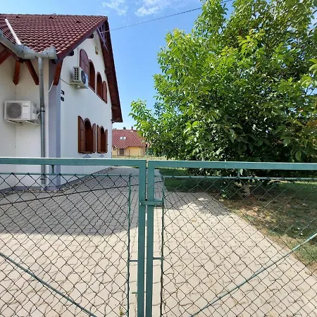 公寓 Schone Ferienwohnung In Ruhiger Lage 7 Km Zum Balaton *